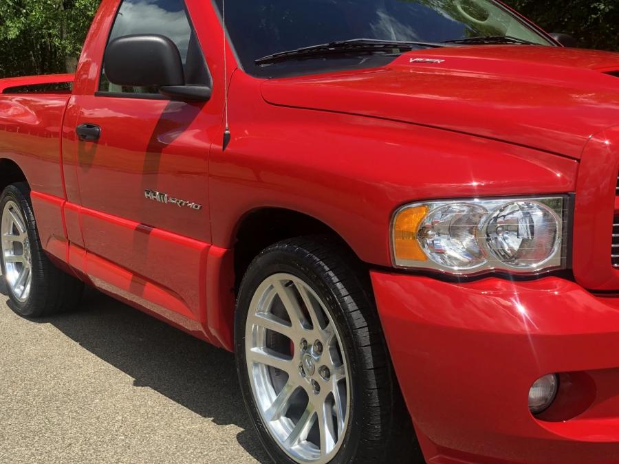Детали экстерьера Dodge Ram SRT-10 2004 года  (фото 13 из 168)